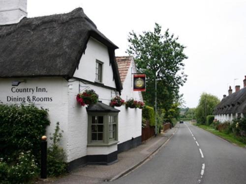 Golden Ball Hotel Elsworth Exterior photo
